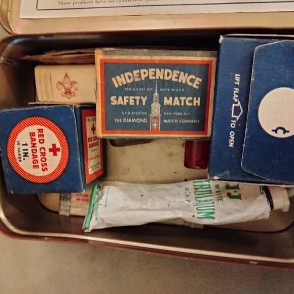 Vintage Boy Scouts of America First Aid Kit w/ Metal Green Case and Supplies - Picture 3 of 5